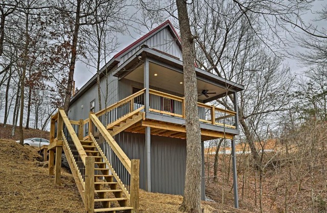 Cozy East Bernstadt Cabin with Porch and Fishing Lake!