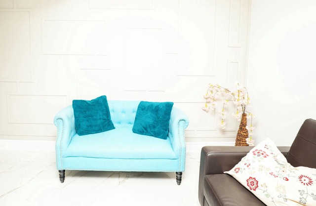 Cozy family room in middle of Richmond Hill.