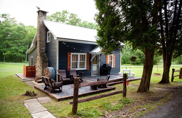 Cozy Farmhouse Cabin