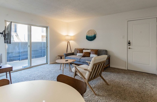 Cozy Flat in the Heart of Midland