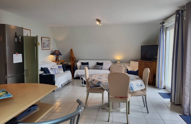 Cozy 2-Room Apartment with Pool, Balcony, and WiFi - Near the Beach!