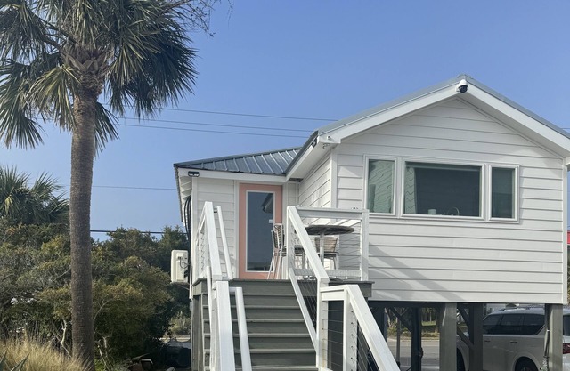 Cozy Front Beach One Bedroom Cottage