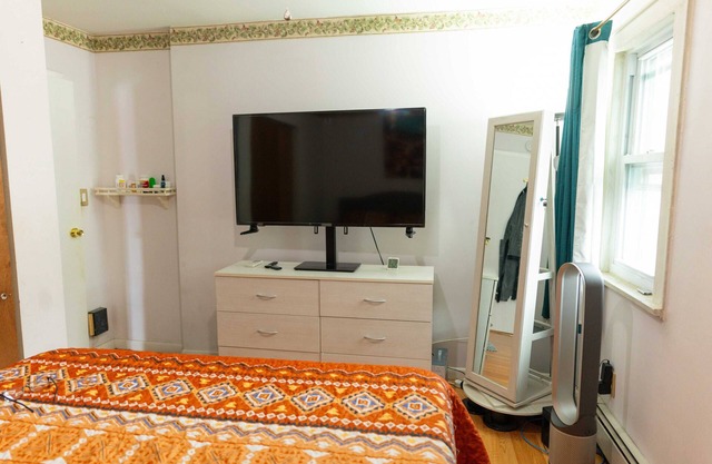 Cozy Furnished Ranch! Pet friendly!