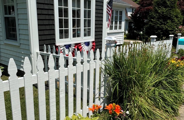 Cozy Getaway in Coastal Wakefield, RI.
