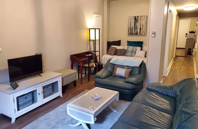 Cozy Getaway near Harper's Ferry, C&O & Potomac River, Frederick & train to DC