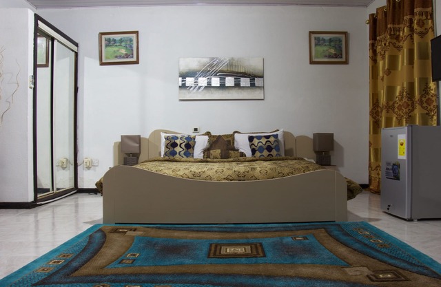 Cozy Getaway one Bedroom on Top of the Hills