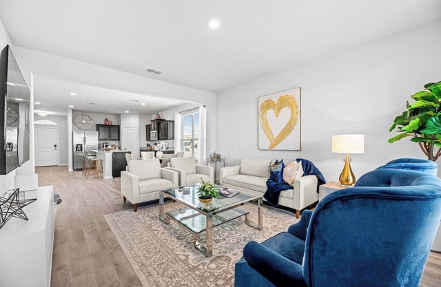 Cozy Glam Haus | 3BD 20 min from downtown