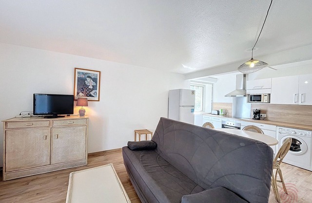 Cozy Ground Floor Apt with Terrace, Near Town Center & Thermal Baths, Pet-Friendly, Free WiFi