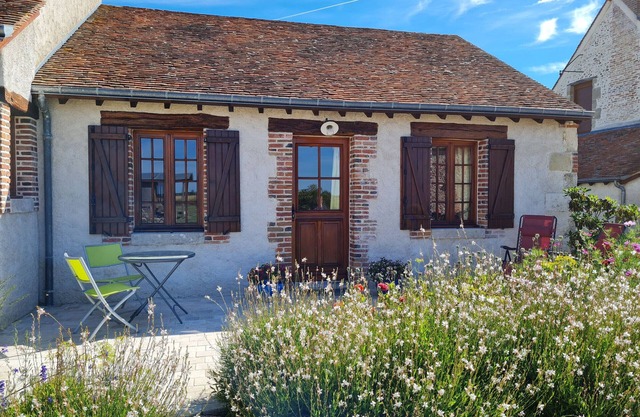 Cozy Ground-Floor Room with Separate Entrance, Bikes, and Nearby Tourist Attractions