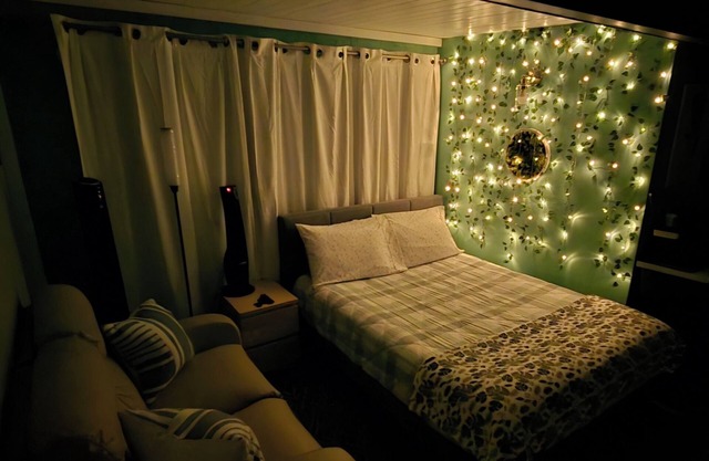 Cozy Guesthouse/Garden Hideaway Retreat, Private Entrance, Safe and Quiet Area