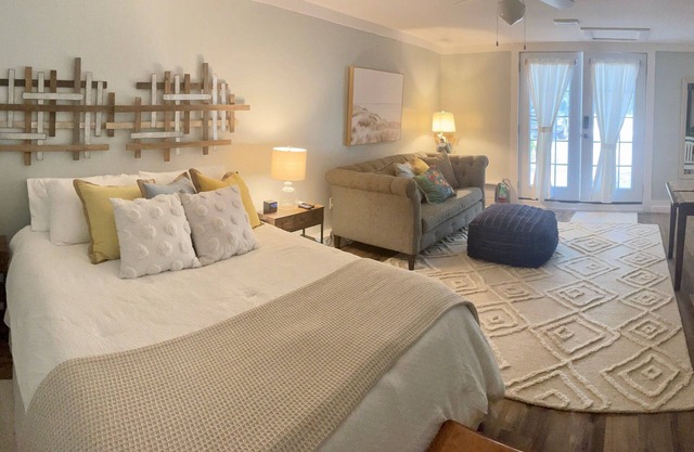 Cozy Guesthouse/Studio Near Beaches Pet Friendly