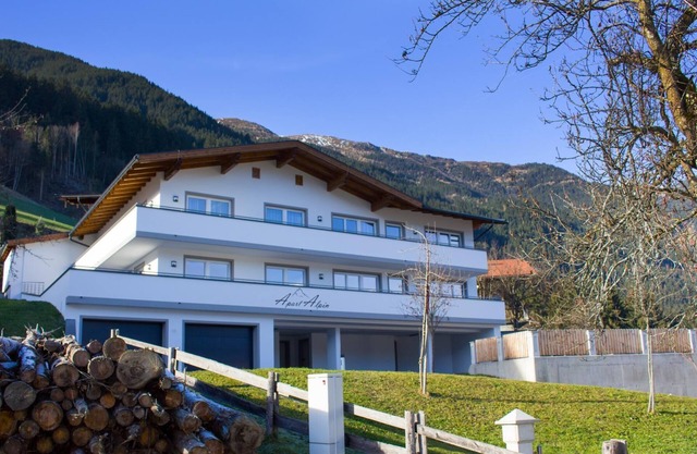 Cozy - high quality furnished apartment with stunning views