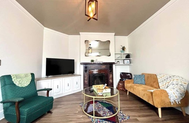 Cozy historical home in beautiful Grand Bank. The Tiny Table Inn (3Bedroom)