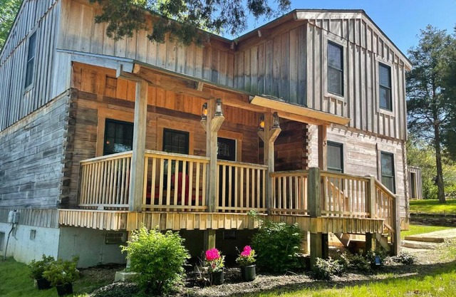 Cozy Hollister Cabin Perfect for Families!