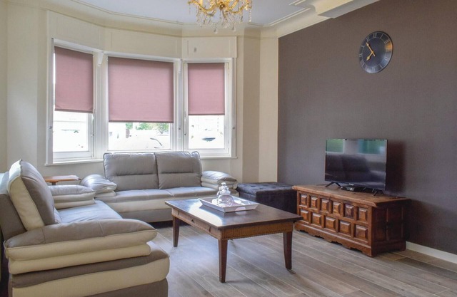 Cozy home in Adinkerke with WiFi