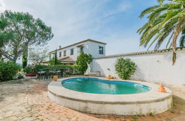 Cozy home in Aldeaquemada with WiFi