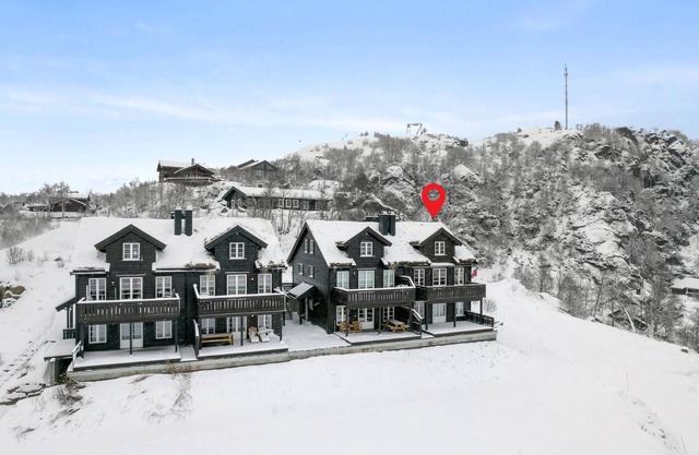 Cozy home in åseral with house sea view