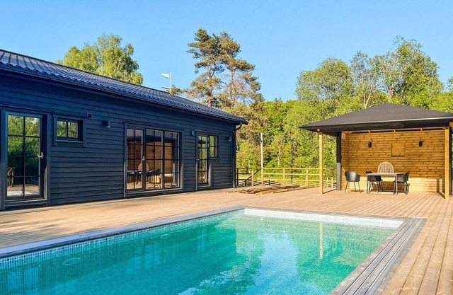 Cozy home in äspered with sauna