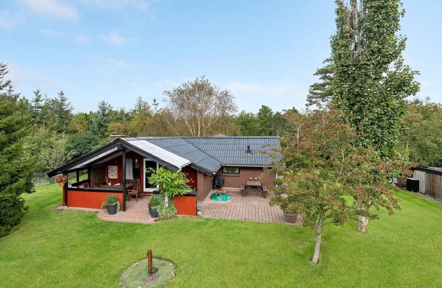 Cozy home in Blåvand with kitchen