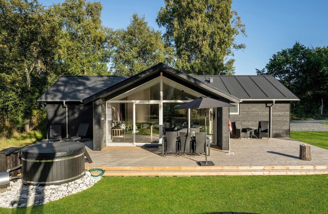 Cozy home in Grenaa with kitchen
