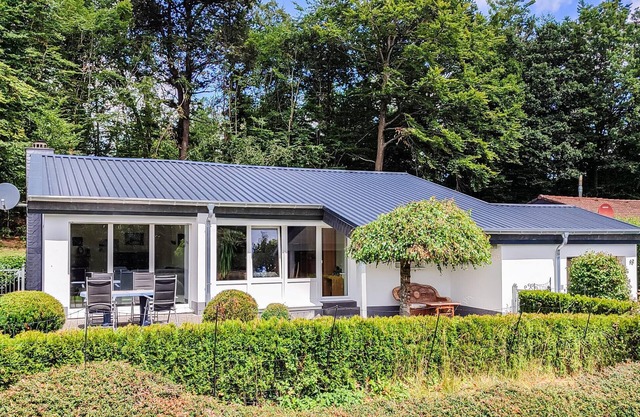 Cozy home in Gunderath with WiFi