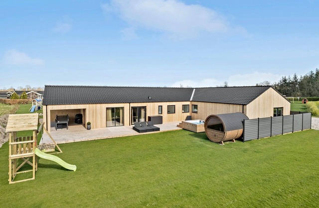 Cozy home in Hadsund with sauna