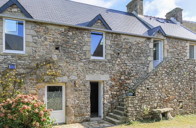Cozy home in Jobourg with WiFi