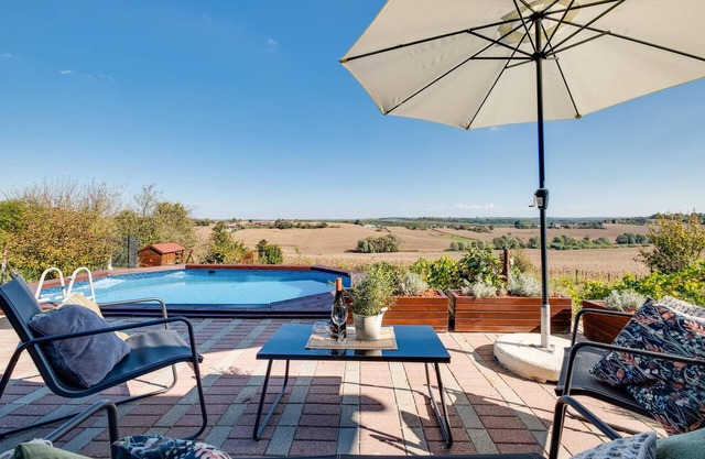 Cozy home in Kapela with WiFi