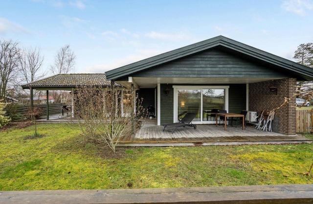 Cozy home in Karrebæksminde with WiFi