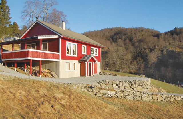 Cozy home in Matre with house sea view