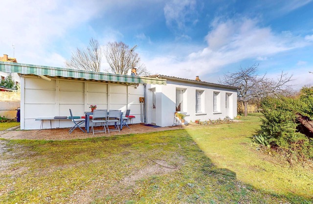 Cozy home in Montmorillon with Wi-Fi