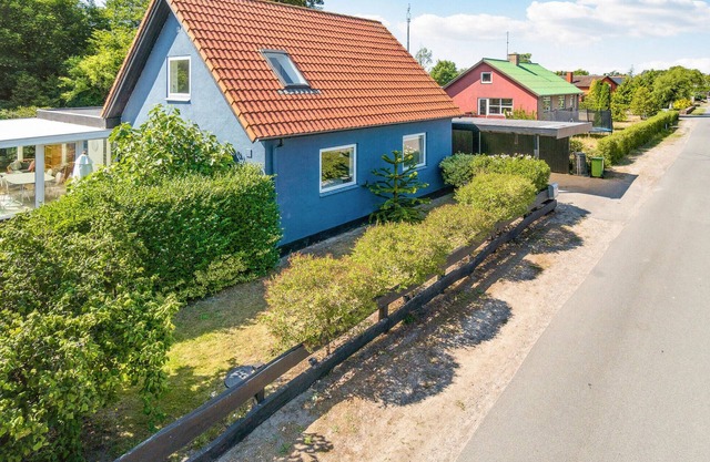 Cozy home in Nexø with WiFi