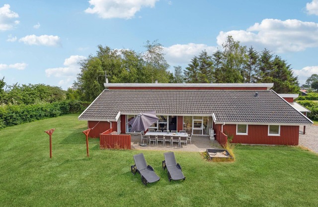 Cozy home in Nordborg with sauna