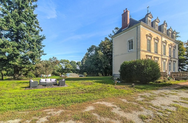 Cozy home in Parennes with swimming pool