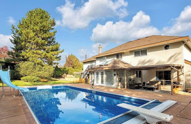 Cozy home in quiet neighborhood with all the comfort for your family.