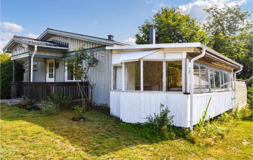 Cozy Home In Sölvesborg With Kitchen