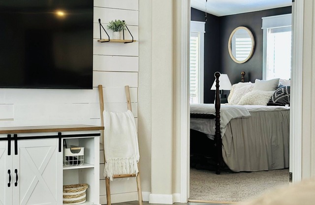 Cozy home in the heart of St Johns!