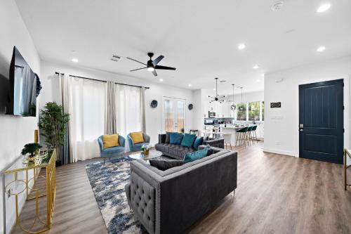 Cozy Home Near MedCenter, Uptown, & Downtown