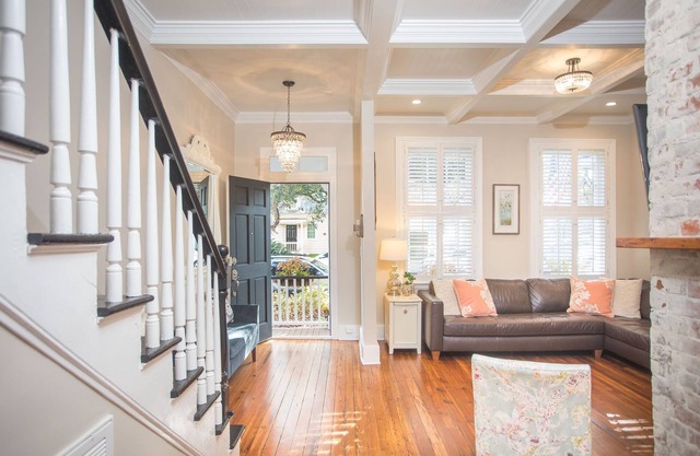 Cozy Home on Famous Jones Street in Historic District by Lucky Savannah