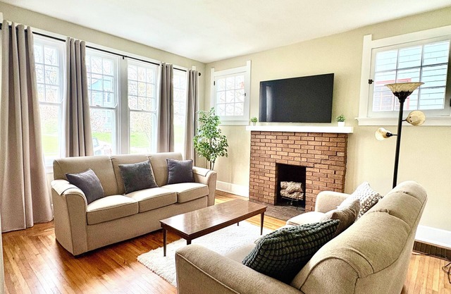 Cozy home on peaceful street in College Hill. Trails, park & tennis steps away.