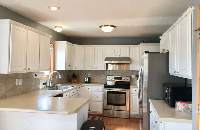 Cozy home with 4 bedroom in Urbandale