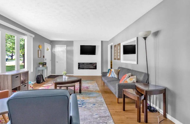 Cozy Home with Fireplace Minutes from Grand Parknn