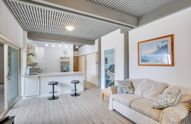 Cozy Honolulu Retreat w/Pool Access, Near Beaches