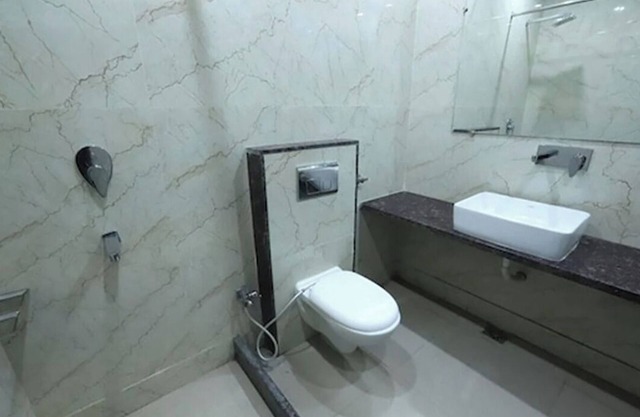 Cozy hotel Shree Sai Dham in charming Delhi with AC, WiFi