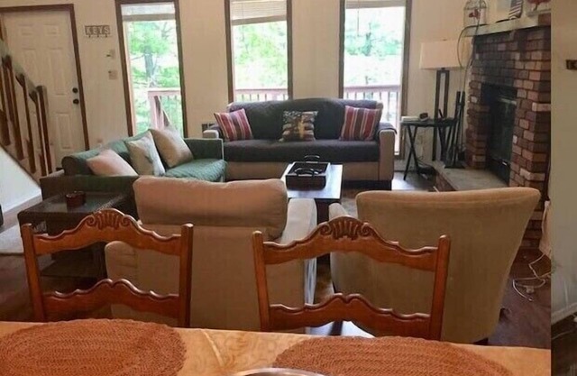 Cozy house 15 mins to Shawnee Ski Mountain.