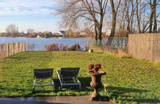 Cozy house at the lake