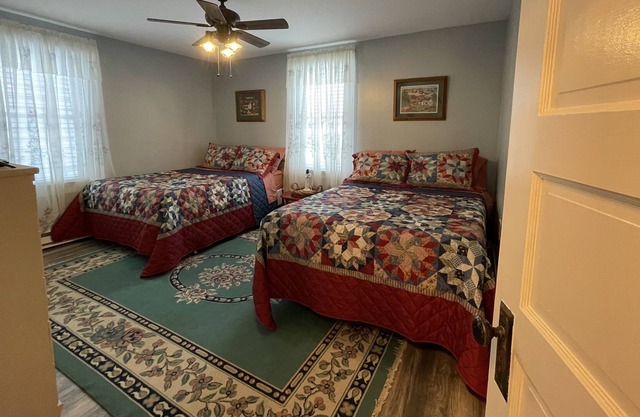 Cozy house in the Laurel Highlands. Enjoy a stay in Central City PA!