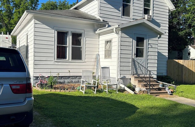 Cozy house/small town living. Attractions include trout capital of Minnesota