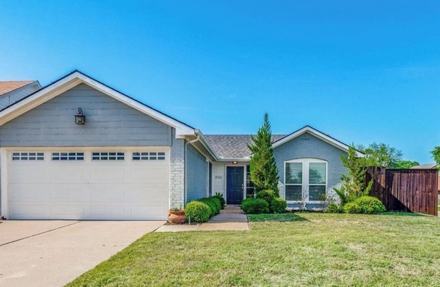 Cozy house with a pool in a great and safe location!