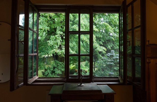 Cozy house with character. Nice, natural garden. Very calm neighborhood.